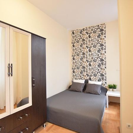 Budget Apartment By Hi5 - Feherhajo Budapest Eksteriør bilde